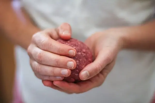 Cách làm bánh humburger thơm ngon cho bữa sáng tại nhà