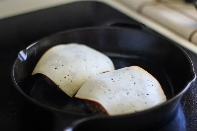 Cách làm bánh humburger thơm ngon cho bữa sáng an toàn