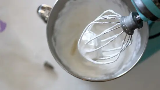 cách làm bánh meringue người tuyết 3