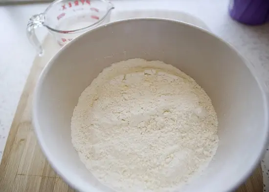 đổ bột xay ra bát
