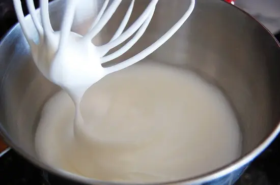 làm bánh kem sữa tươi đánh kem 1