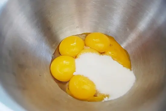 làm bánh kem sữa tươi phần cốt bánh