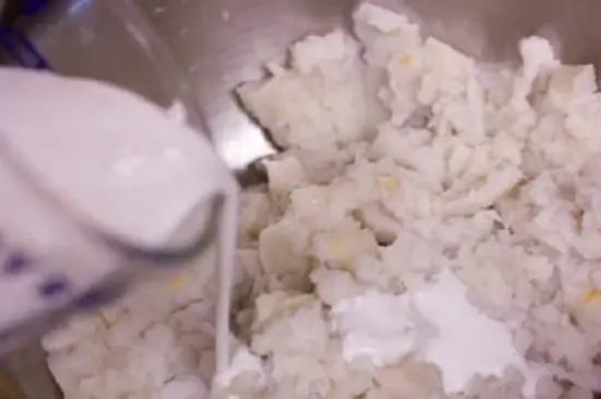 cho nước cốt dừa vào khoai