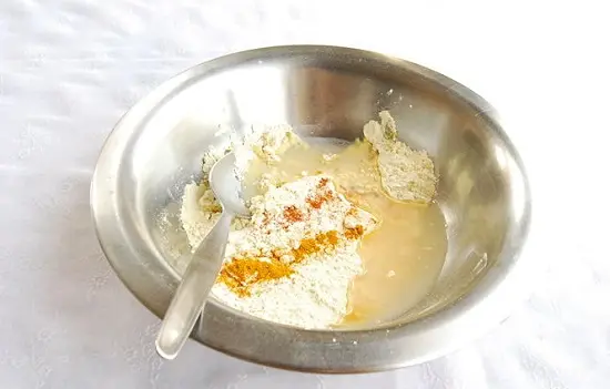 trộn bột bánh