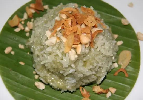 bánh khúc nhân trứng muối hấp dẫn