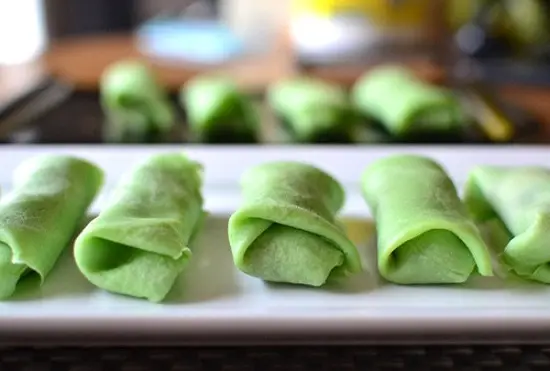 cuộn bánh