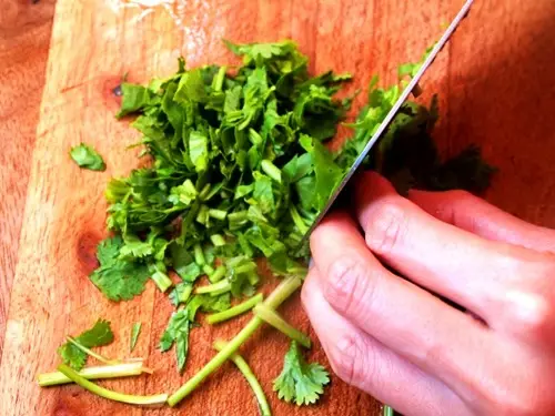 Kết quả hình ảnh cho Rau mùi thái nhỏ
