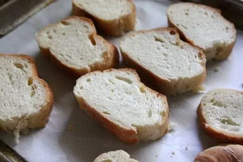 Cách làm bánh mì bơ tỏi giòn ngon béo ngậy