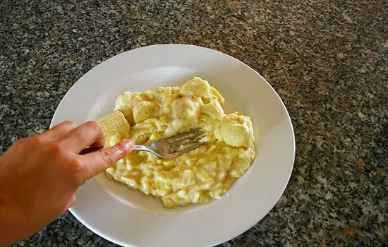 dặm nhuyễn chuối