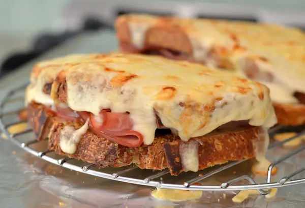 Cách làm bánh mì Croque Monsieur kiểu Pháp 8