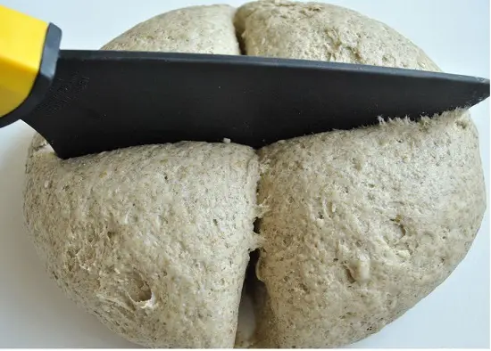 cắt bánh