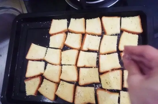 cách làm bánh mì nguội giòn 6