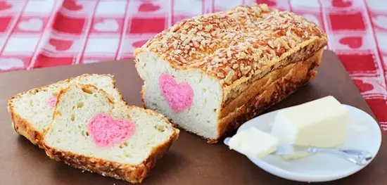 Cách làm bánh mì nhân hình trái tim cực đơn giản