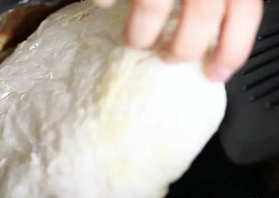 lật ngược bánh và nướng lần thứ hai
