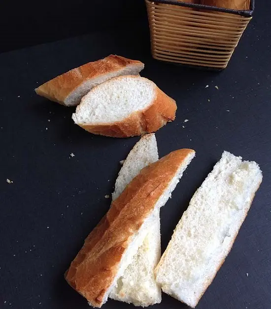 cắt bánh mì