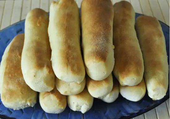 Cách làm bánh mì que giòn thơm ngộ nghĩnh