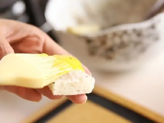 cách làm bánh mì với tôm chiên xù 3