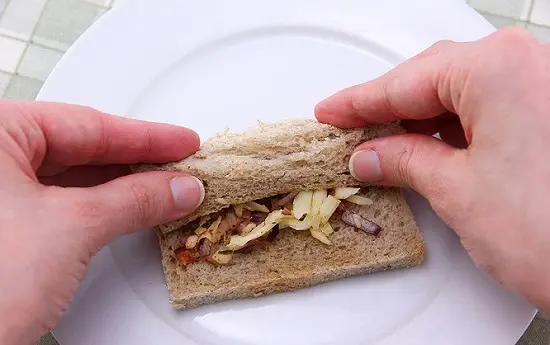 cuộn bánh mì