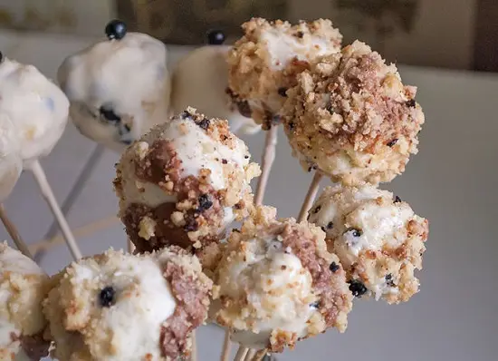 rắc bột đường lên trên