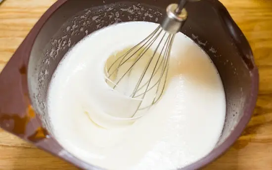 đánh lòng trắng trứng