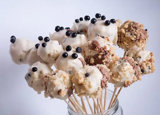 Cách làm bánh Muffin việt quất quả bóng mới lạ