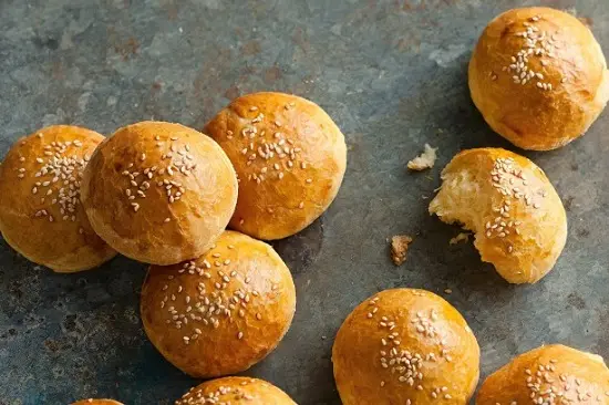 Cách làm bánh mỳ hoa cúc thơm mềm, béo ngậy