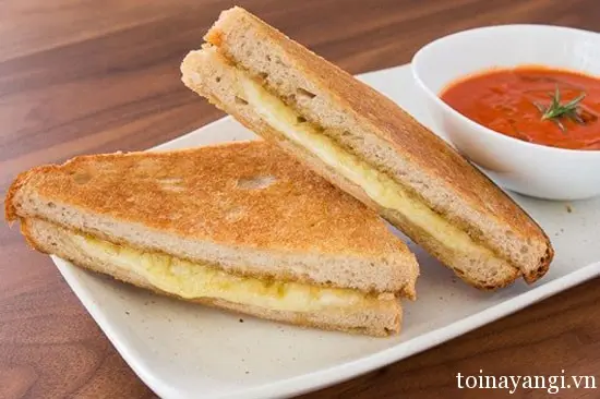Cách làm bánh mỳ kẹp phomai cực dễ