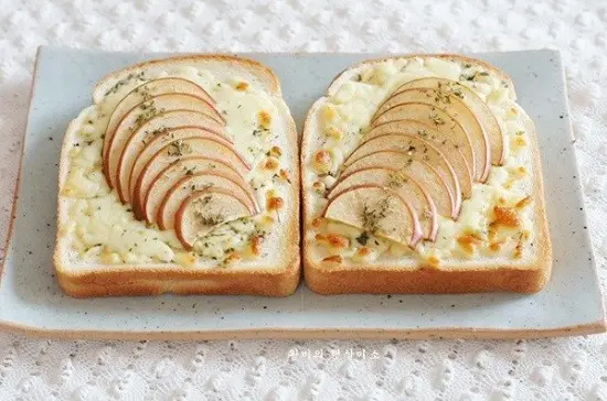 Cách làm bánh mỳ sandwich táo thơm ngon