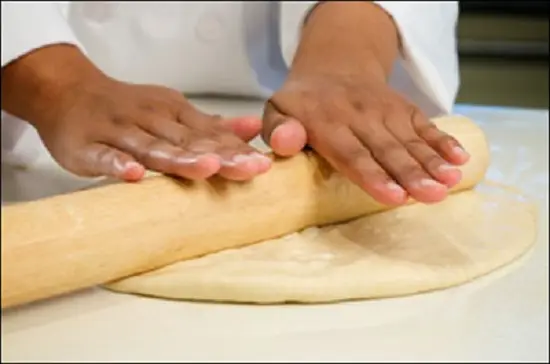 cán bột thật mỏng