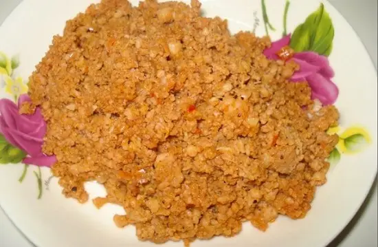 đảo nhanh tay thịt và tôm