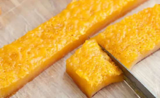 cắt bánh