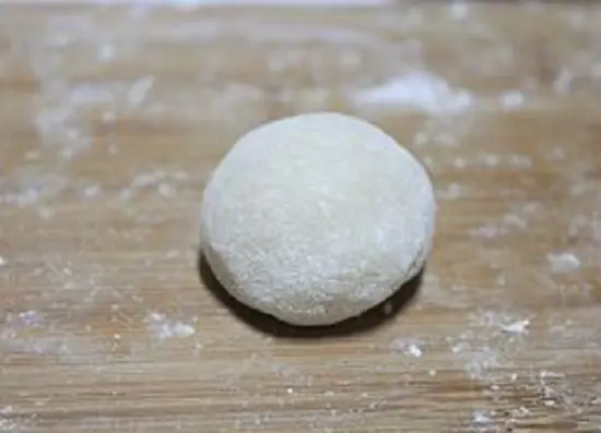nặn tròn bánh