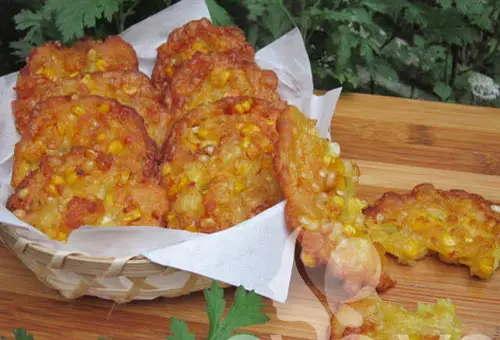 Cách làm bánh ngô chiên vàng giòn rụm