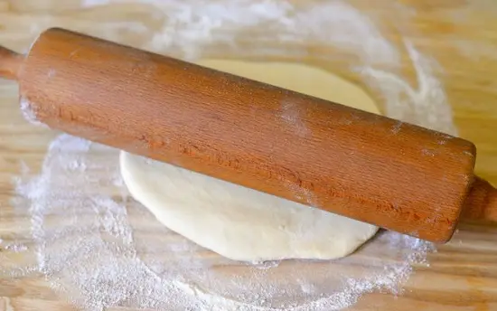 cán mỏng bột mì