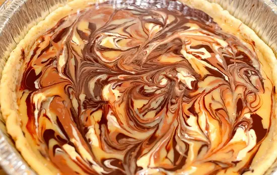 Cách làm bánh ngọt in vân socola độc đáo