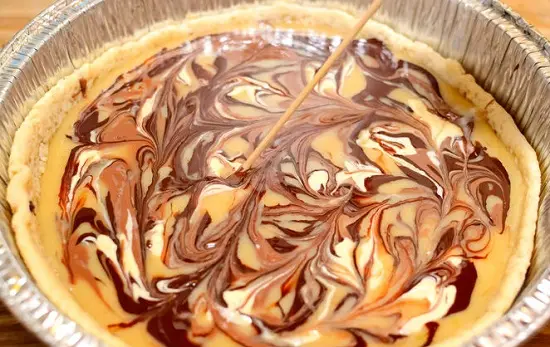 tạo các đường in vân trên bánh