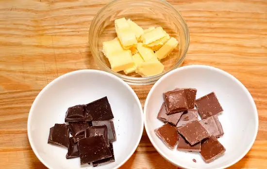 chặt nhỏ socola
