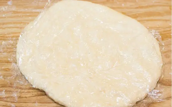 bọc kín bột bánh