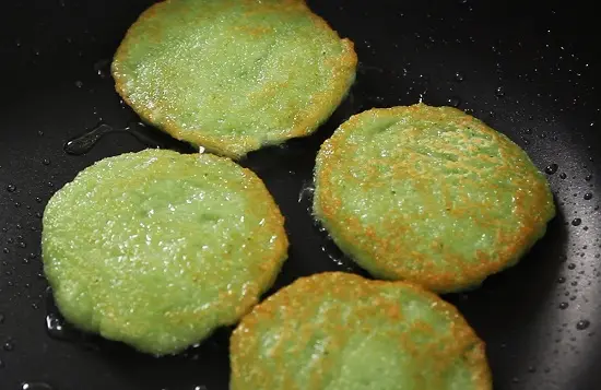 Cách làm bánh pancake khoai tây đẹp mắt 6