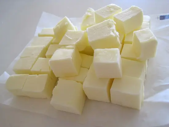 bơ nhạt cắt nhỏ