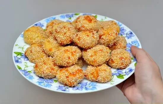 Cách làm bánh phô mai viên tẩm vừng thơm ngon 5