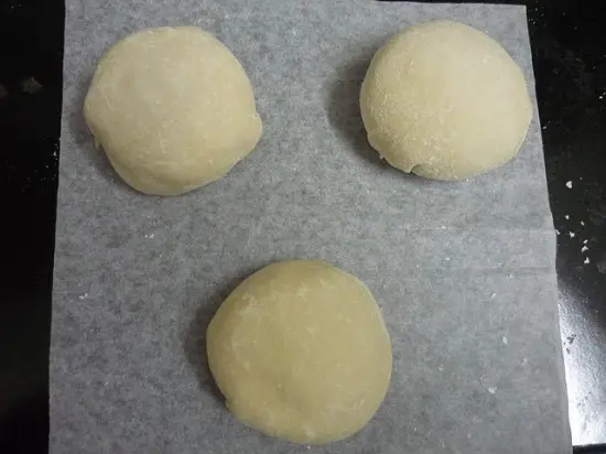 bánh pía nhân khoai môn cách làm 1