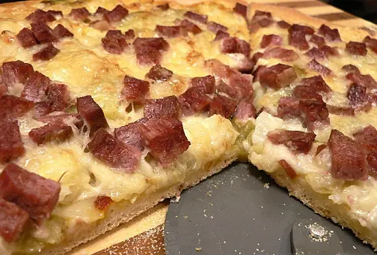 Cách làm bánh pizza thịt bò muối hộp 14