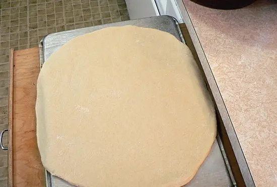 Cách làm bánh pizza thịt bò muối hộp 6
