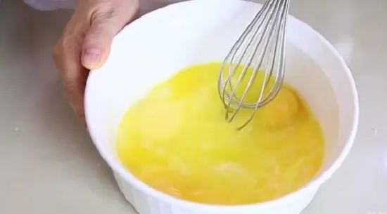 đánh trứng với bia