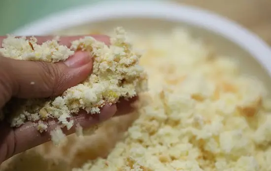 nghiền nhuyễn bánh mì