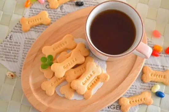 bánh quy bơ phô mai hình khúc xương giòn rụm