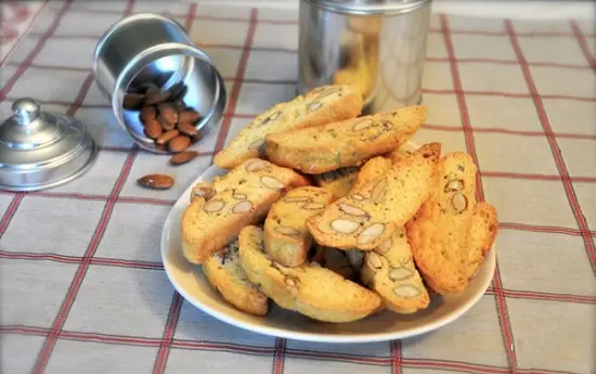 bánh quy hạnh nhân giòn rụm thơm ngon