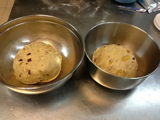 chia bánh thành hai phần