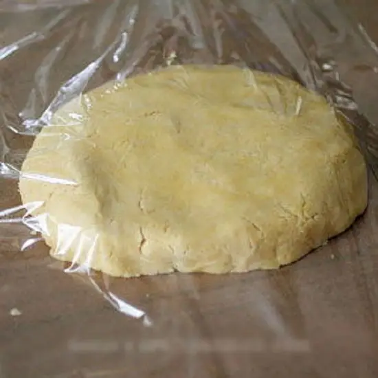 cho màng nilon bọc kín bột